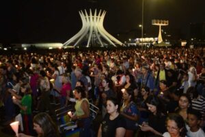 Fiéis se reúnem para celebrar Nossa Senhora Aparecida em cerimônia de fé