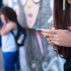 Senado deve aprovar nesta quarta o banimento nacional de celular nas escolas