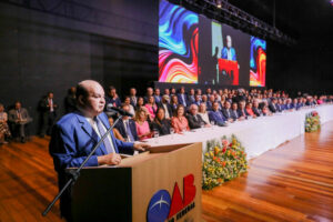 Durante posse da gestão da OAB/DF Ibaneis enaltece presença feminina no meio jurídico