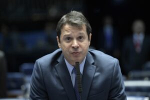 Ex-senador Reguffe se filia ao Solidariedade