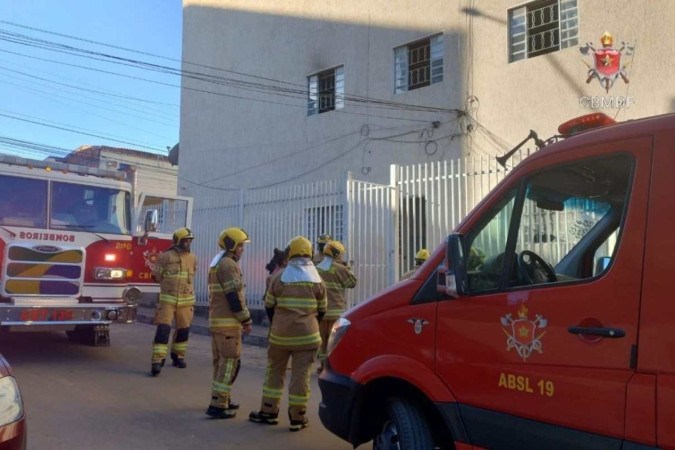 Bombeiro de folga evita tragédia ao salvar mãe e filha de incêndio no DF