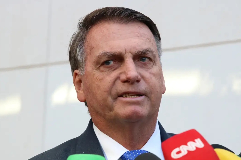 Bolsonaro faz denúncia sobre ameaça de morte