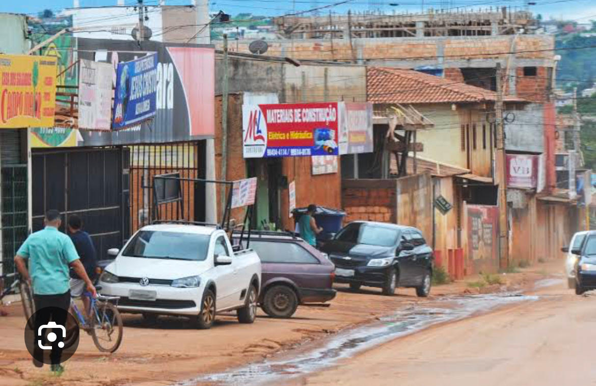 Moradores do Morro da Cruz clamam por paradas de ônibus cobertas: “Estamos sofrendo com as chuvas”