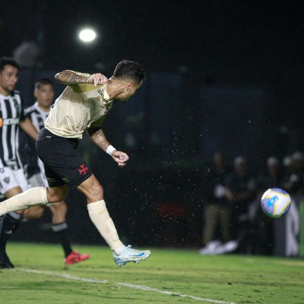 Coutinho brilha, Vasco vence e amplia drama do Atlético após Libertadores